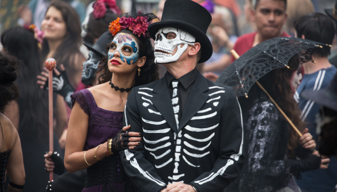 Estrella (Stephanie Sigman) and Bond (Daniel Craig) in the crowds of El Dia de los Muertos procession in Metro-Goldwyn-Mayer Pictures/Columbia Pictures/EON Productions? action adventure SPECTRE. Tolsa Square, Mexico City.