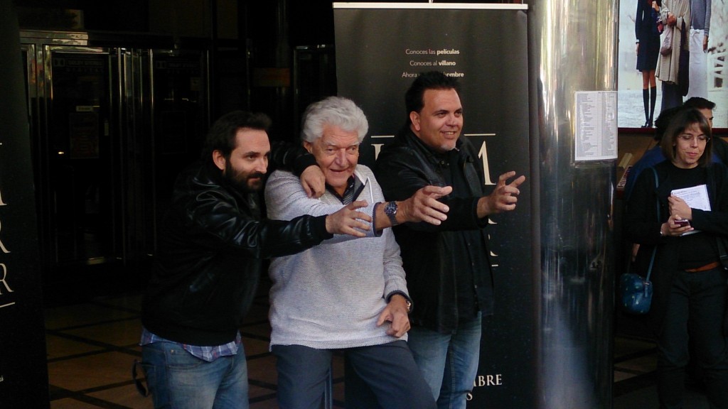 David Prowse junto a los directores Marcos Cabotá y Toni Bestard (Foto: Félix Esteban)